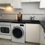 Stylish 3Br Apt - Modern Decor Balcony & Pool - Close To The Beach And Amenities