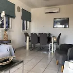 Stylish 3Br Apt - Modern Decor Balcony & Pool - Close To The Beach And Amenities