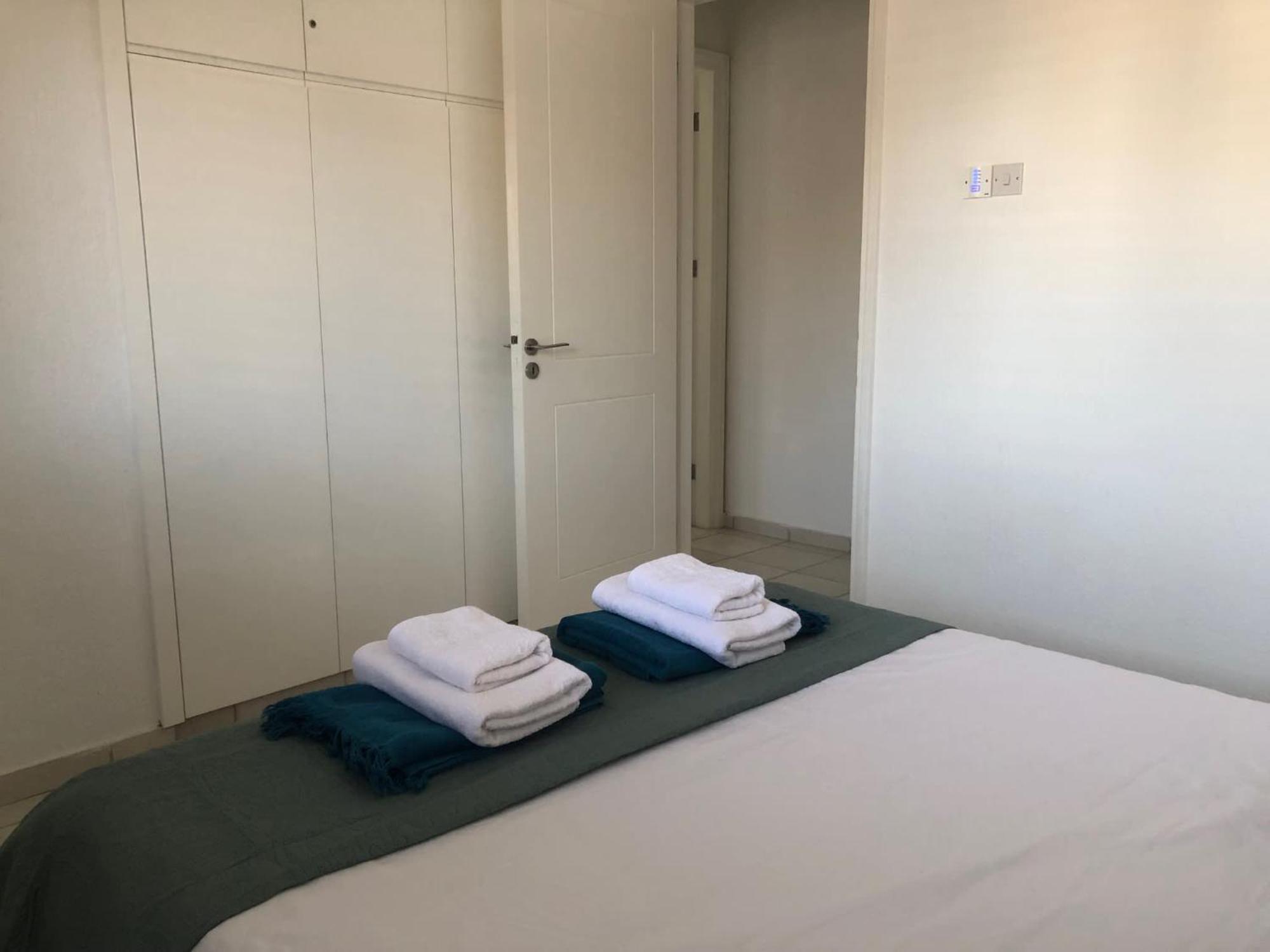 Apartment Stylish 3br - Modern Decor Balcony & Pool - Close To The And Amenities