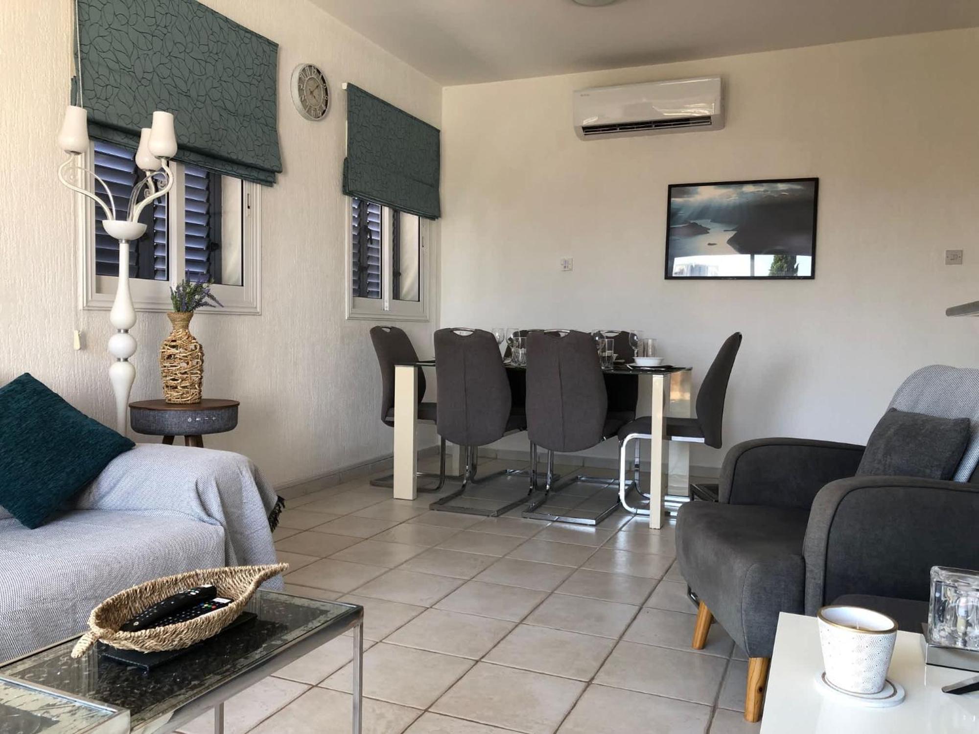 Stylish 3br - Modern Decor Balcony & Pool - Close To The And Amenities Apartment