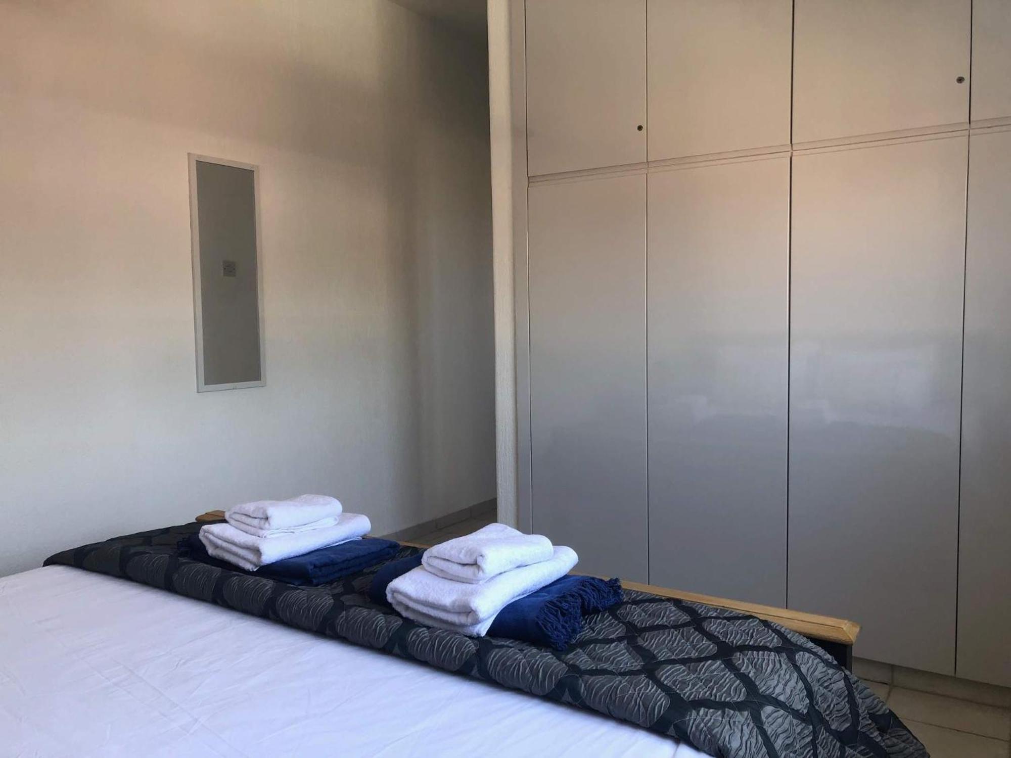 Apartment Stylish 3br - Modern Decor Balcony & Pool - Close To The And Amenities