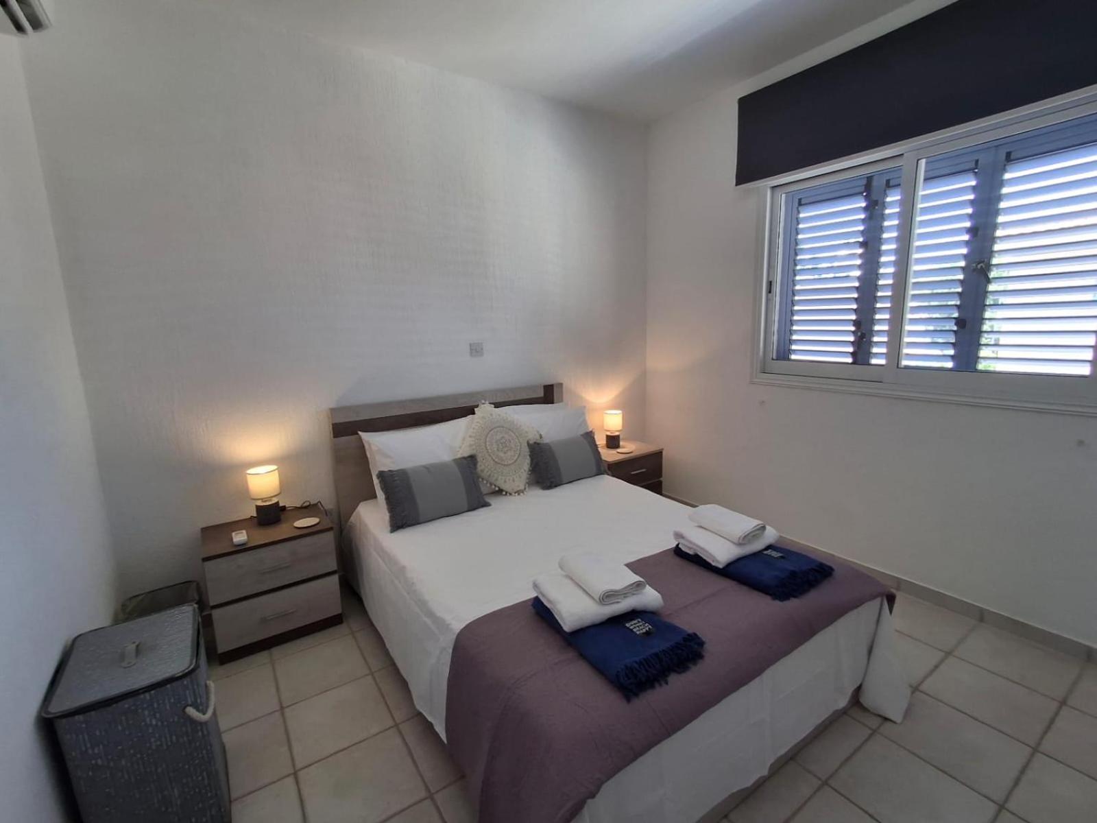 Stylish 3br - Modern Decor Balcony & Pool - Close To The And Amenities Apartment Paphos