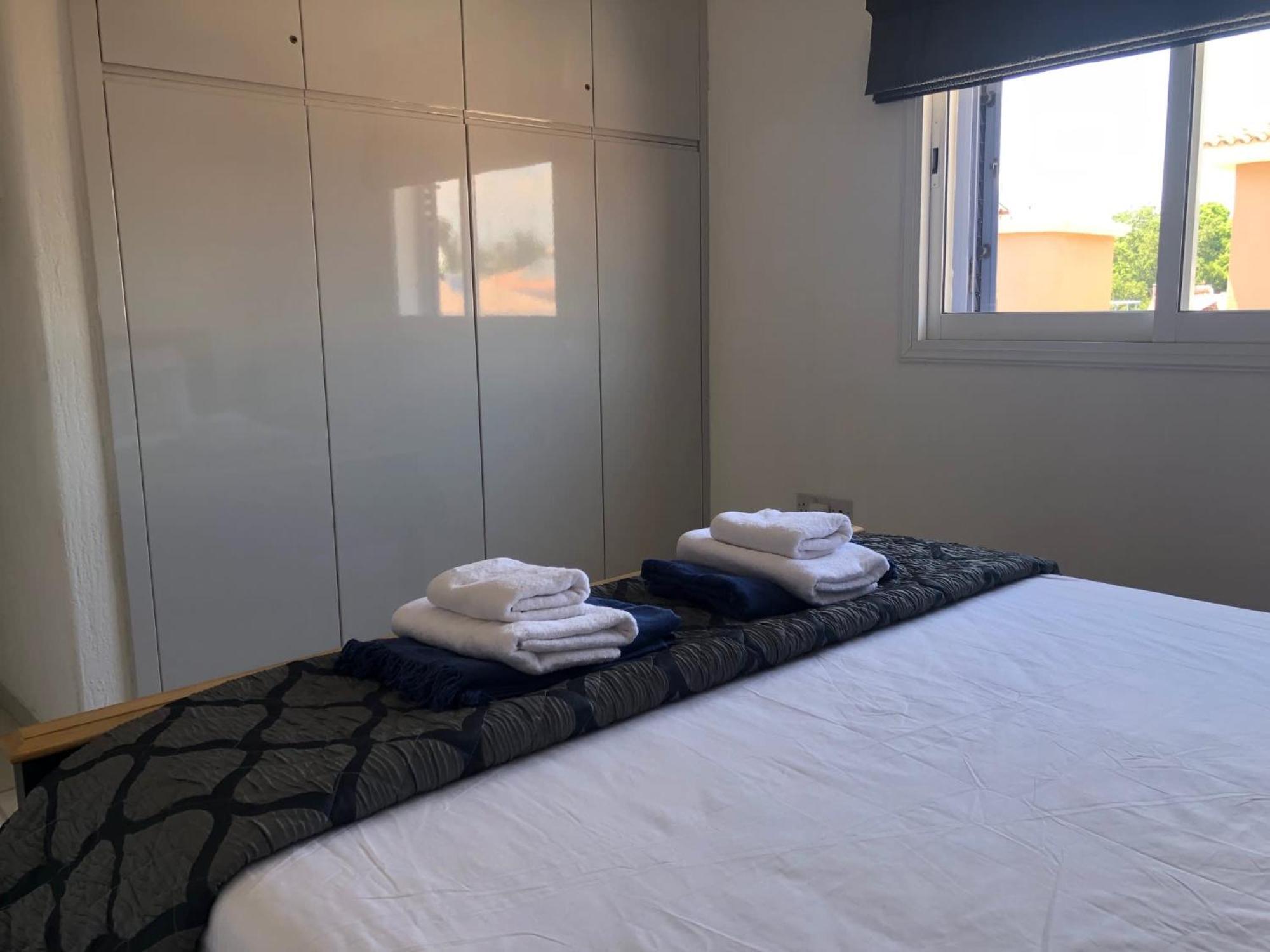 Apartment Stylish 3br - Modern Decor Balcony & Pool - Close To The And Amenities