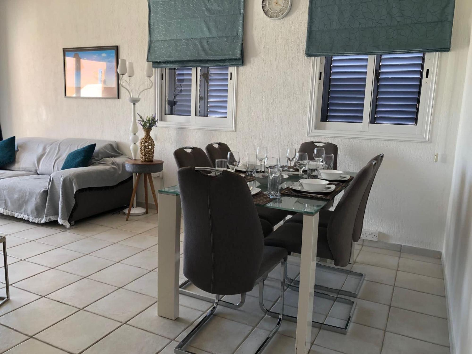Apartment Stylish 3br - Modern Decor Balcony & Pool - Close To The And Amenities *