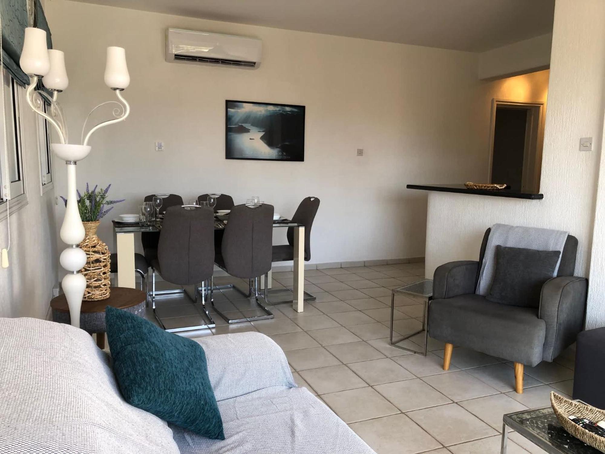 Stylish 3br - Modern Decor Balcony & Pool - Close To The And Amenities *