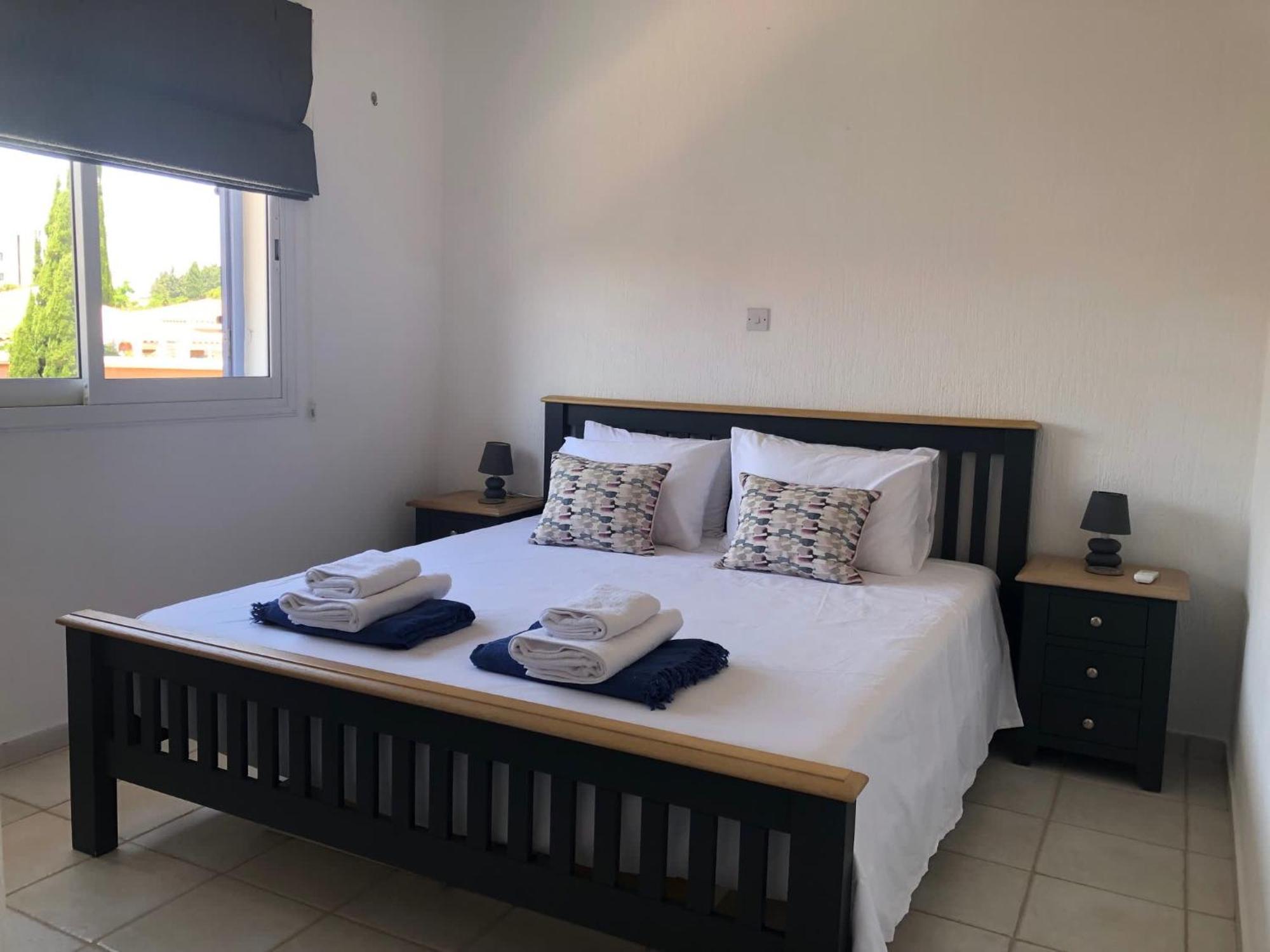 Apartment Stylish 3br - Modern Decor Balcony & Pool - Close To The And Amenities